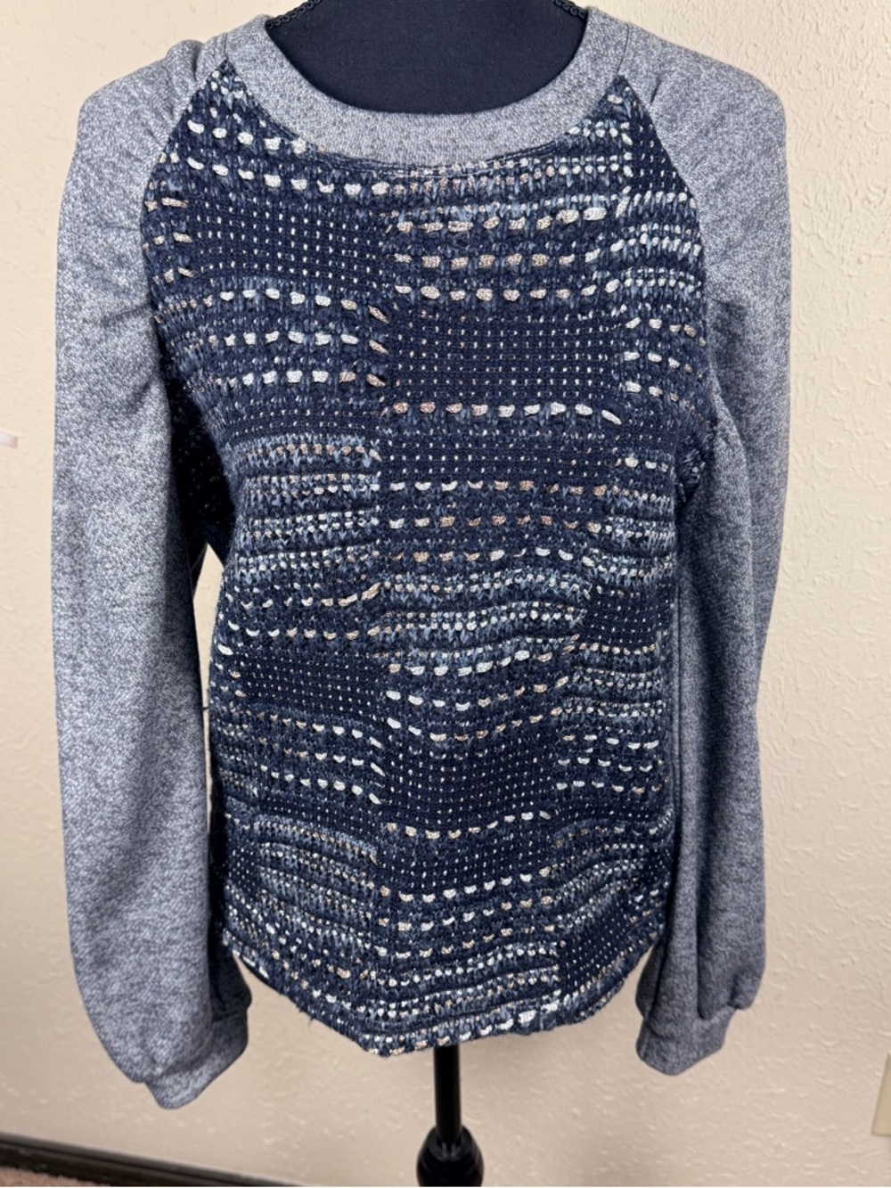 Amadi NWT Women’s Size Small Gray and Black Knit Raglan Sweater Puff Shoulder